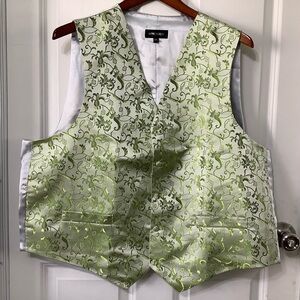 Vest for  men’s  color green including tie. XXLARGE
